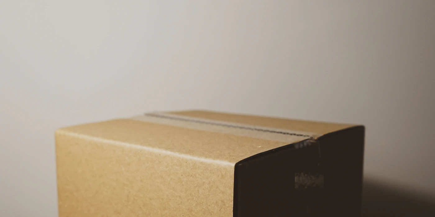 Caja de cartón lista para enviar un pedido